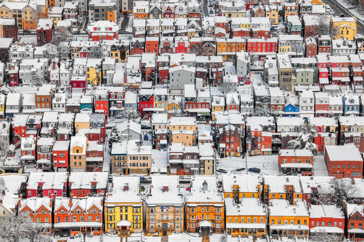 Aerial views of snowy neighborhoods shot up my list of favorite things to capture in #Pittsburgh after my last helicopter flight. Today's view is of South Oakland, with the brightly colored houses standing out against the snow. My favorite are the 3 in the middle on the bottom.