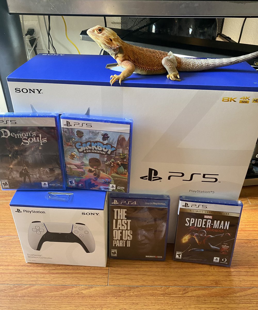 DamJoe08's tweet image. Just came in! Before Christmas is even better. Big thanks to @PS5Drop @linuswilson for keeping us informed when they drop. @antonlinecom came through in the clutch.