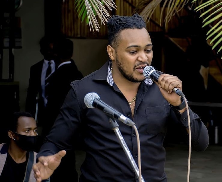 IGIHE's tweet photo. Nyuma yo kwandikira abategura irushanwa rya The Next Popular Star asaba kurenganurwa ntagire icyo asubizwa gifatika, Uwikunda Sammy Yvon wari muri 20 bahataniraga kujya muri batandatu bo mu cyiciro cya nyuma, yafashe umwanzuro wo kujyana ikirego muri RIB.
https://t.co/UrwcqtiB8E https://t.co/EEU22Ua4I9