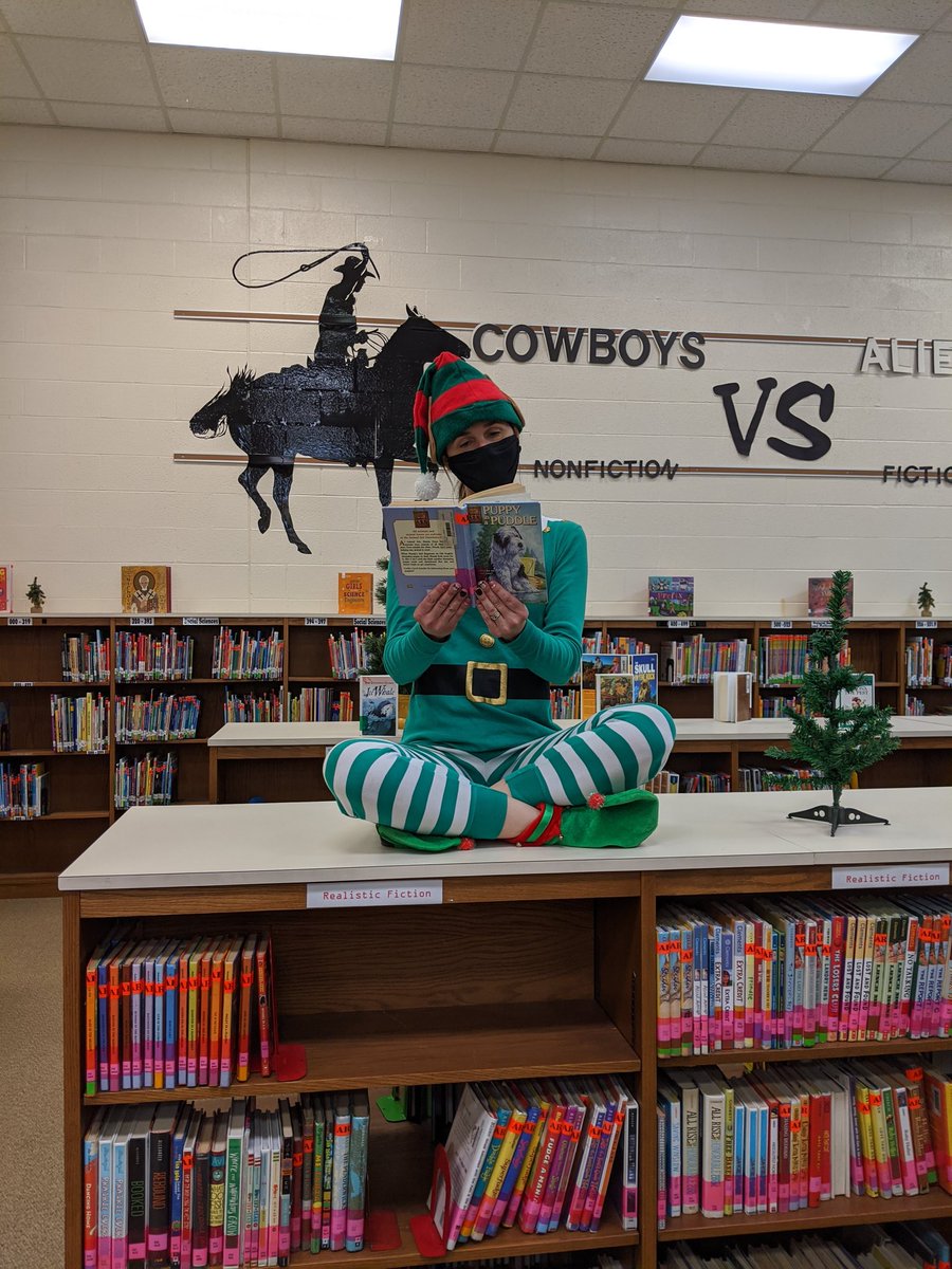 queenoftheL's tweet photo. You never know where your elves will turn up! @MidwayDCSNC https://t.co/XABLfWEf11