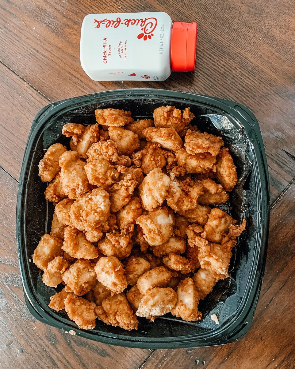 cfamalvern's tweet photo. Deck the dinner table with a Reheatable Nugget Tray from Chick-fil-A Malvern! Order online and pick up at our restaurant for the easiest and tastiest holiday meal.  ❤️ 🍗 🎄 https://t.co/ysz529JtSE