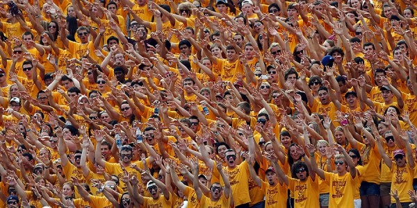 16. Sports are rituals of synchrony and solidarity. Like junk-food is for our sweet tooth, supporting sports teams are superstimuli for our desire to be in harmony and solidarity with others.h/t  @KevinSimler https://meltingasphalt.com/sports-are-rituals-of-solidarity/