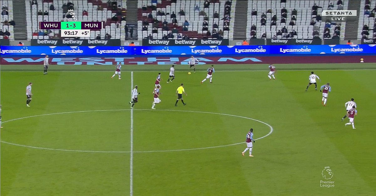 Here, we can see one of his tendencies which is to play this over-the-top pass from a deeper left position to either Rashford (mostly) or Martial. The benefit of this is that he is often in a lot of space which increases his precision hence 4/6 being incisive passes.