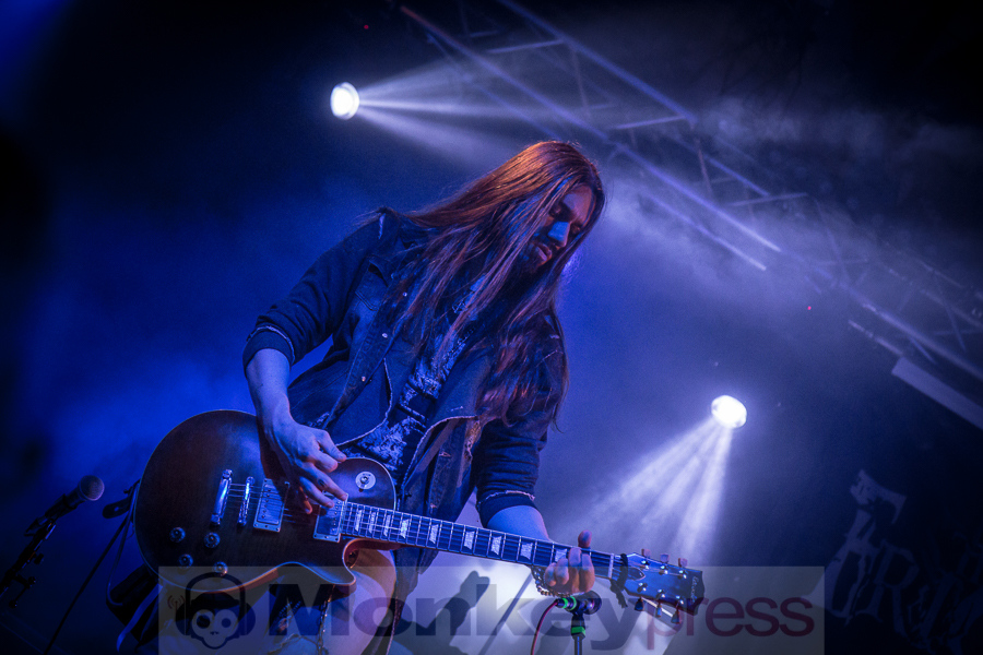THE__FRIGHT's tweet photo. #wefloodinstawithlivepics #againstthesilence #bettertimeswillcome #newsongsin2021 #thefright #live #darkrock #gothicmetal #gothic #metal #gothnroll #throwback

The Fright, © Miriam Neiken
------------ https://t.co/QOOHzcxvXG