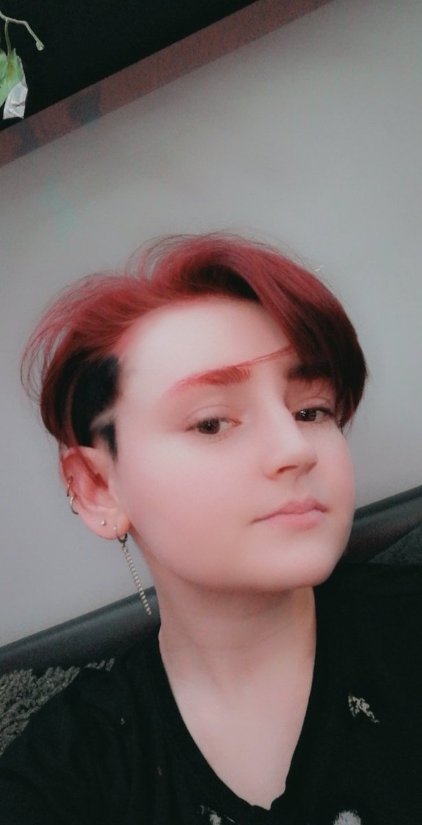 so this year has changed  me so much I've discovered things about myself and found who I am so this is January 22nd Vs  December 22nd

I've changed  a lot but for the better