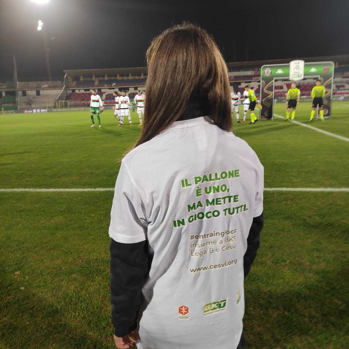 KultureMM's tweet photo. In campo con il cuore #entraingioco per la protezione dell'infanzia in Italia.
#SerieBKT #COSVEN #ilbellodelcalcio
#start https://t.co/UrgcCfKNRt