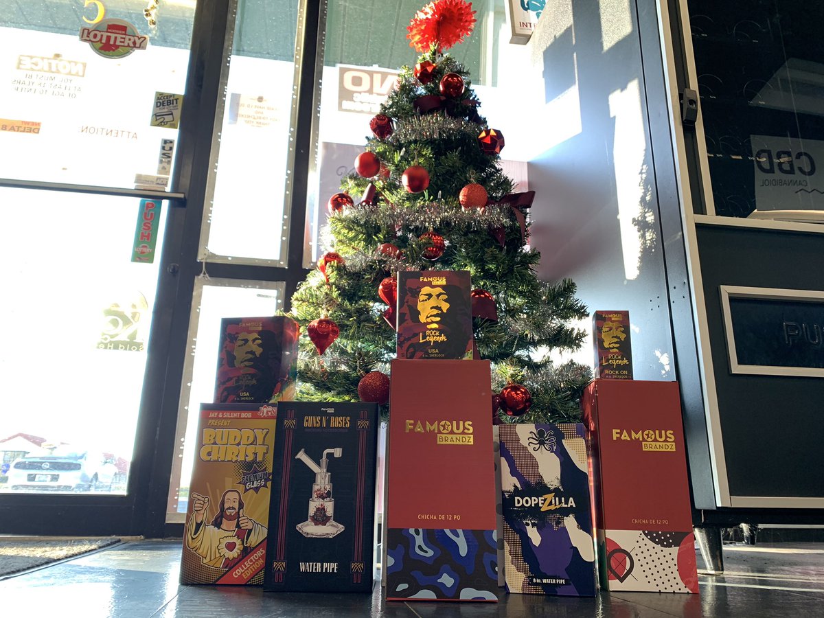 VapeNSmoke's tweet photo. Which box would you like to see under your christmas tree? 🎄 🎅 https://t.co/YSksNwr40L