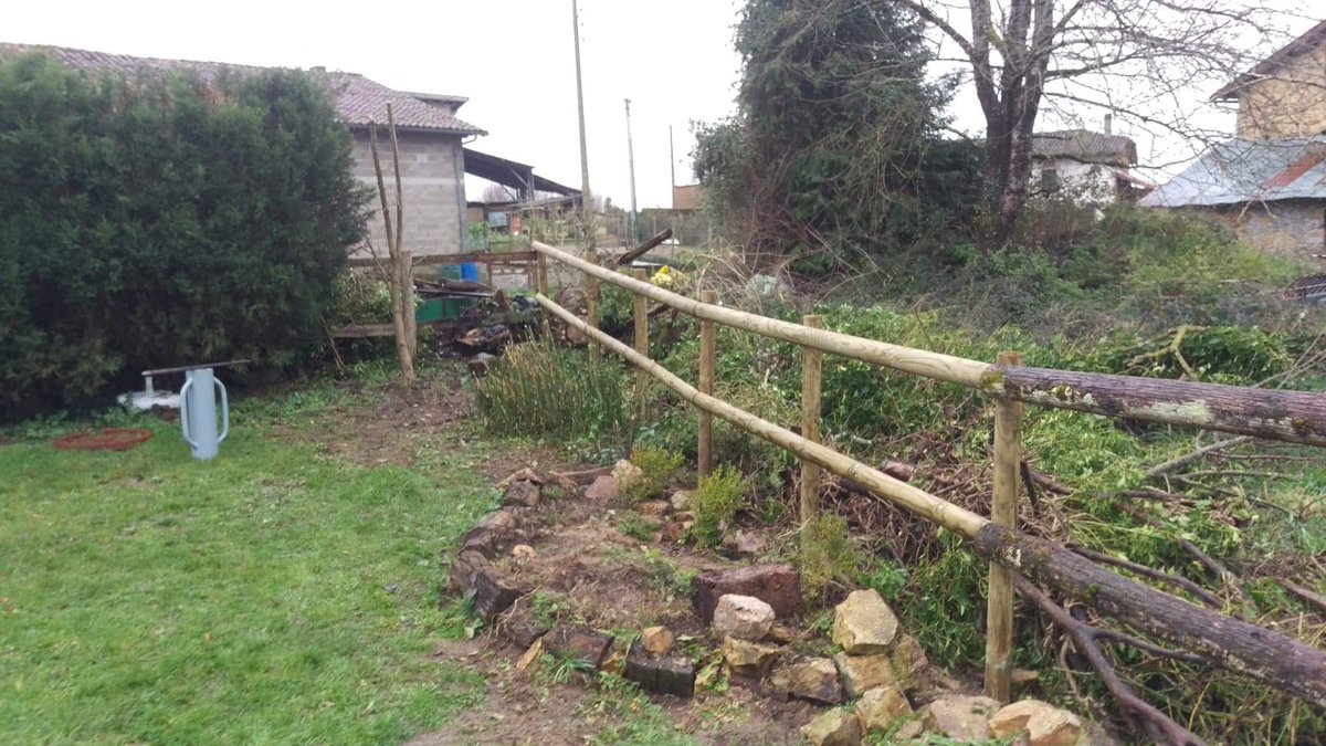 A client at Rochechouart needed a new post and rail fence, as the neighbours tree had taken down the existing post and rail !!  In conjunction with ndfencingandgates.com