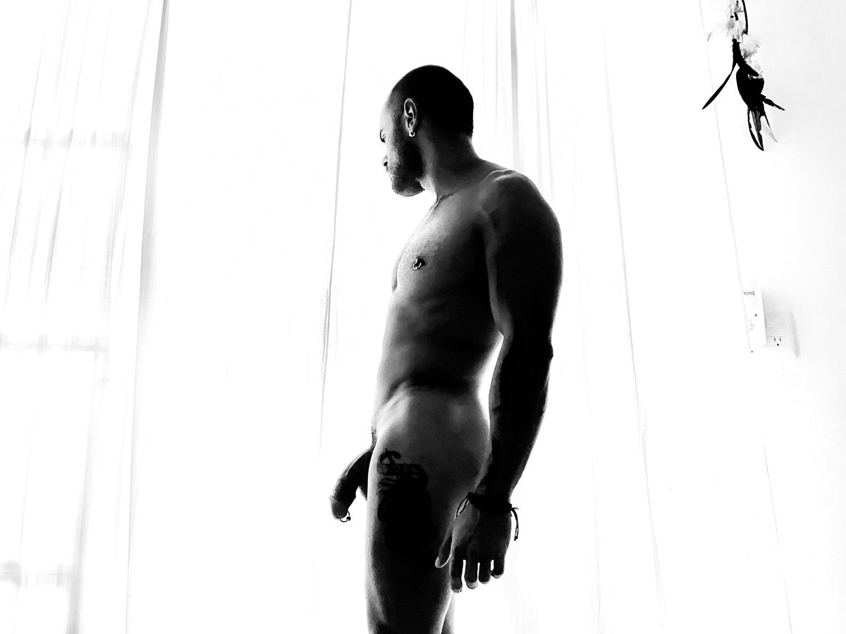 JoseAnHz's tweet photo. #LoveYourself #Naked 🖤 https://t.co/Q63I4sh05Q