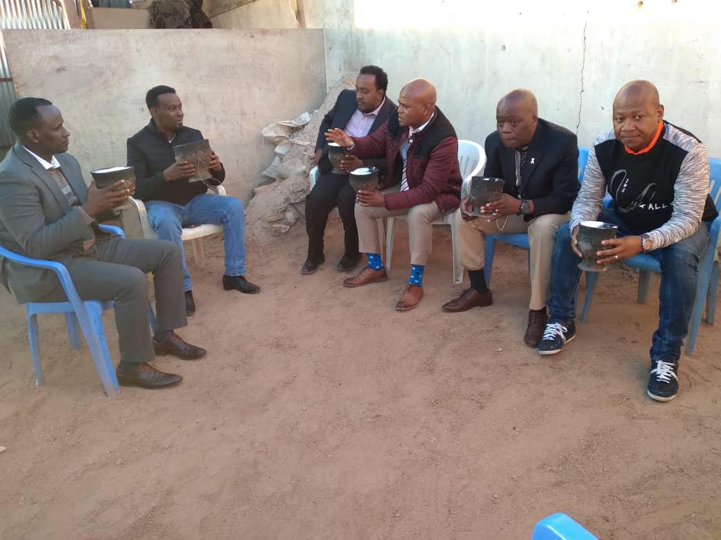 CbdiqaniMaxamud's tweet photo. I took a high level delegation from South Africa's ruling party led by ANC national organizer Mr Mhlekwa Nxumalo and our Ambassador to South Africa Mr Ahmed for a day out outside the Capital city of Somaliland. They enjoyed drinking fresh Camel milk.
@musebiihi
@GovernmentZA https://t.co/bDCr9ZcmSM