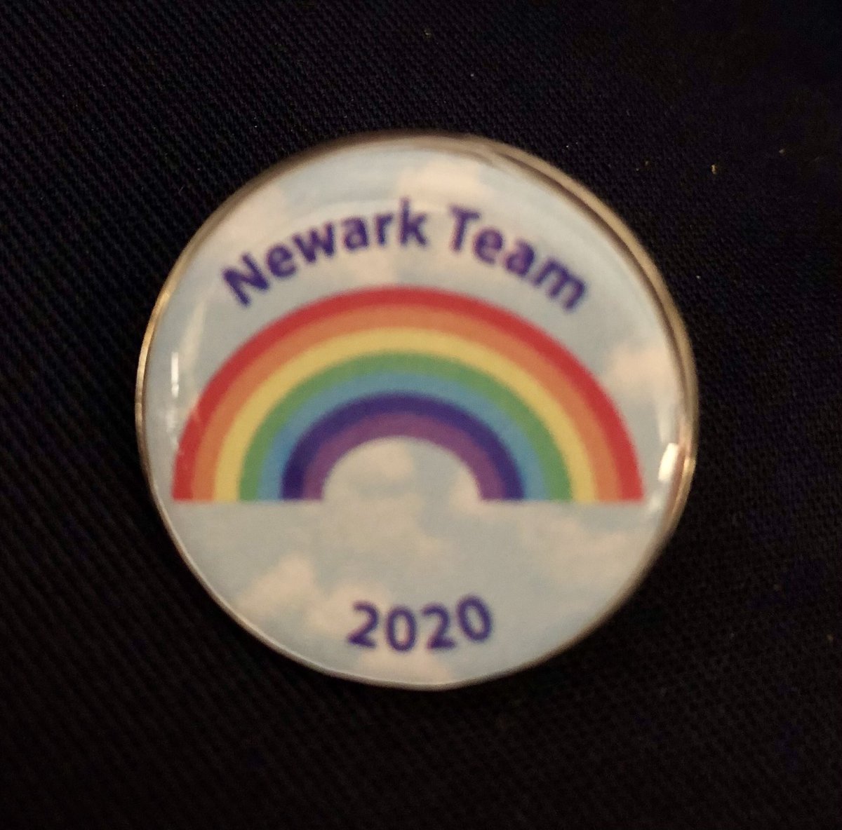 annette_ellison's tweet photo. What a kind gesture from our lovely staff nurse Sam Bridgwood who has gifted every member of the team a pin badge - thank you Sam #kindness#thoughtful 😊⁦@newark_team⁩ ⁦@leeandra60⁩ ⁦@CheyneCat⁩ ⁦⁦@NottsHealthcare⁩ https://t.co/bVqJqCtfXe