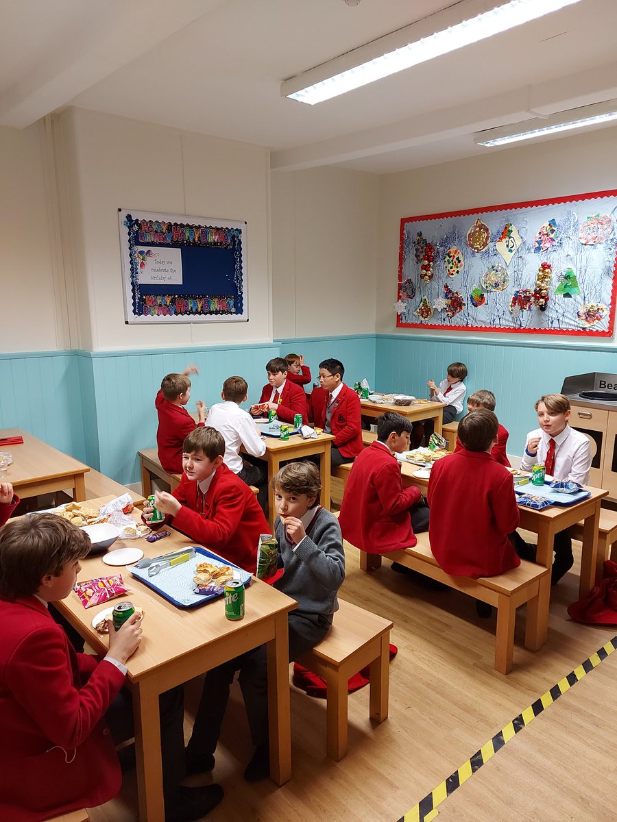 PrebendalBoard's tweet photo. Enjoy your banquet dinner little ones, #task10 awaits! Big thank you to the catering team for feeding us so well all the time #iloveboarding #ilovesausagerolls #hungrychorister #ChoirWeek #ChoristerLife #prebendalTM https://t.co/eqAxVU5L6i