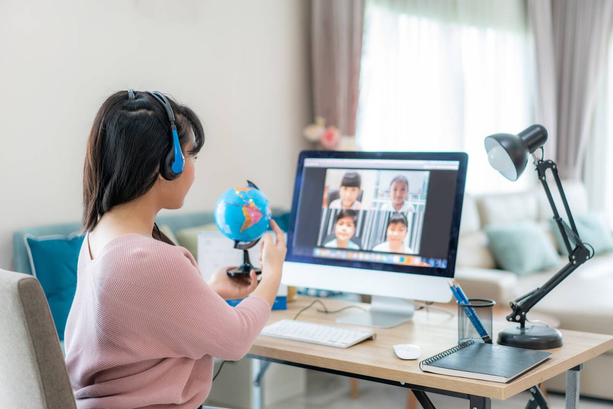 TeachHub's tweet photo. With the end of remote learning nowhere in sight, teachers must find effective ways to deliver instruction. Learn how to use breakout rooms more effectively: https://t.co/VFU2zBfIY3 
#BreakoutRooms #VirtualLearning #Students #Teachers https://t.co/gyDdJWPBzU
