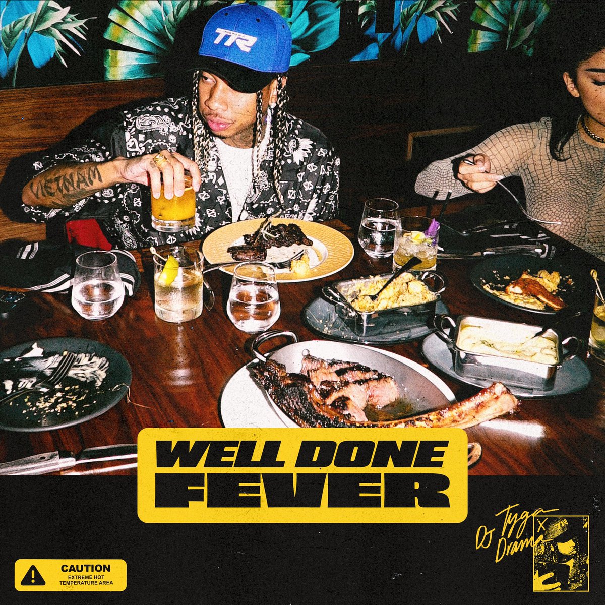 Tyga's tweet photo. https://t.co/kTtZe2Hpou  Xmas day !! https://t.co/Zg7Y4JXbFw