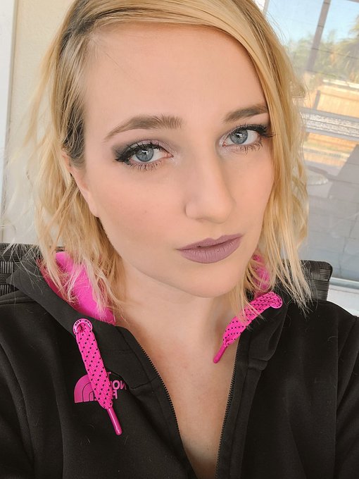 It's so cold I'm not sure if I still live in Florida or not?! Happy #tittytuesday ya'll! I'm taking custom<a href="/tag/tittytuesday"class="tags"><span>#tittytuesday</span></a>