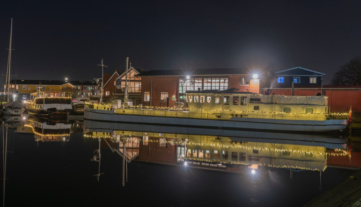 DorteHedengran's tweet photo. Happy December 22th from Koge Harbour, Denmark.
#Denmark #StreetPhotography #December22th #NightPhotography #tuesdaymotivations #tuesdays #Tuesdayvibes #Christmas #xmas2020 #Reflection
📸Dorte Hedengran https://t.co/oBMClc4NGd