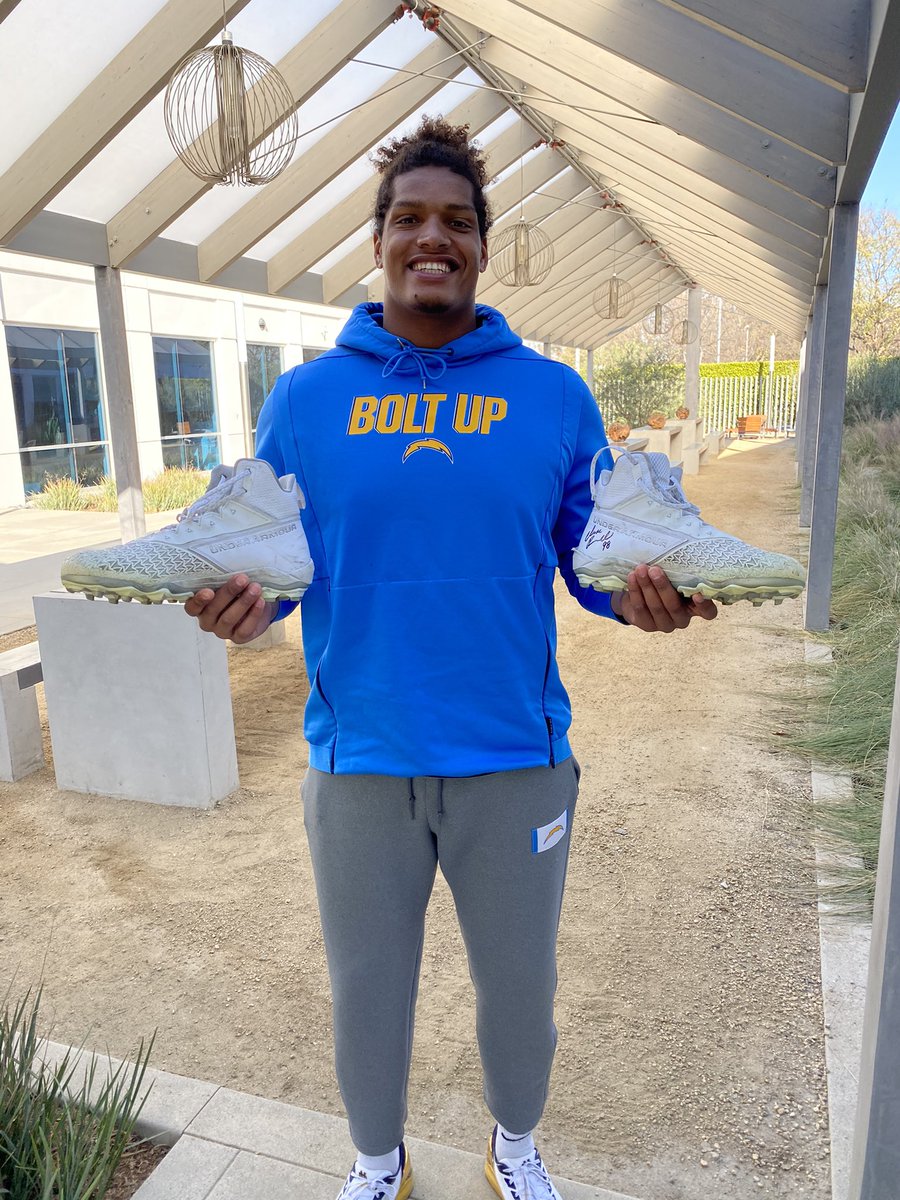 isaacrochell91's tweet photo. Game worn signed cleats - to win you must RT and be following me...I’ll announce a winner on Christmas Day!!  

#WPMOYChallenge + rochell https://t.co/zqjryxfDMi