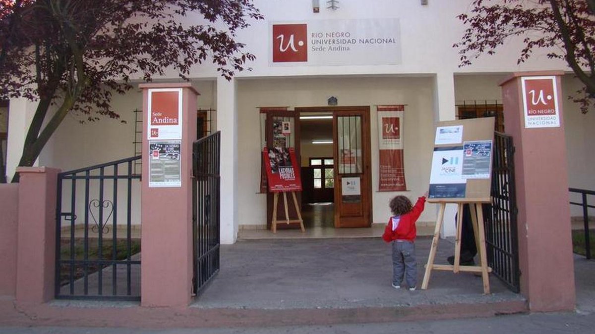 COMUNICADO DE PRENSA! Rechazo a las restricciones a la libertad de expresión en la Universidad Nacional de Río Negro conaduhistorica.org.ar/rechazo-a-las-…
