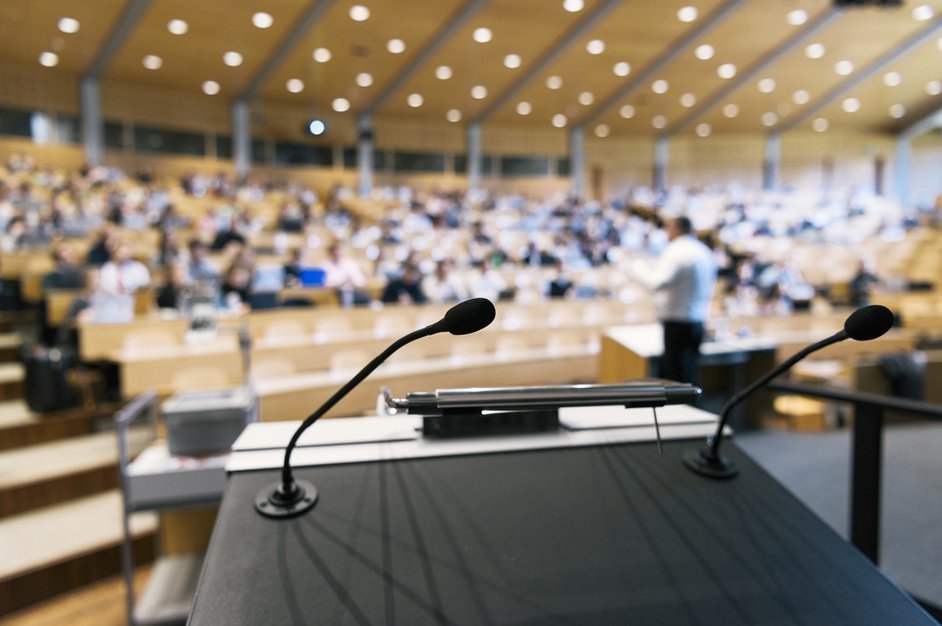 laliberte's tweet photo. Les post-doctorants se retrouvent souvent à faire le tour du monde pour débuter leur #carrière, à coup de #contrats à durée déterminée. Ils en ont marre et ont lancé une #pétition pour mettre fin à ces années d'#incertitude. https://t.co/6DA0HvOKrz https://t.co/b4TU8rz8XK