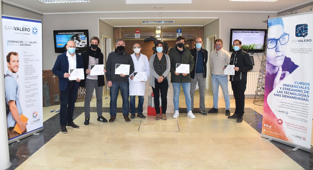 centrosanvalero's tweet photo. 🎖️Entregamos las primeras insignias digitales que reconocen la adquisición de #habilidades y #competencias a alumnos que han participado en proyectos Aprendizaje y Servicio #APS. Educación al servicio de la sociedad.👍
NK Gestion Cultural #GrupoSanValero @fp_empresa #compromiso https://t.co/Nk11o0LgPd