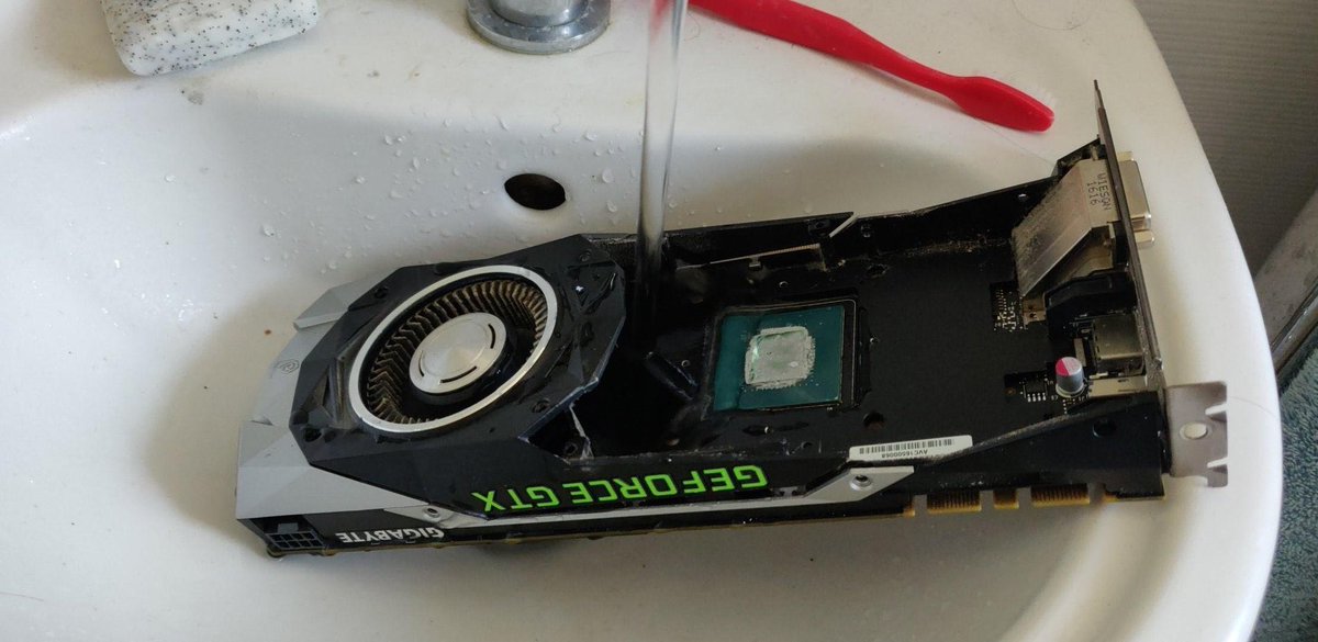 SplashKingSC's tweet photo. @LinusTech https://t.co/PoPAyTW9cQ