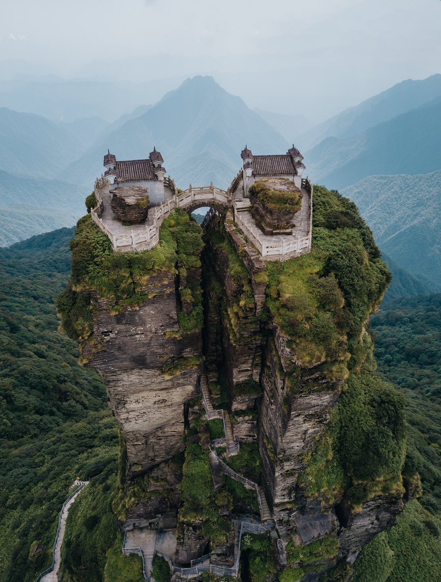 heykelseyj's tweet image. To this day, the craziest thing I’ve ever seen

Fanjingshan Mountain, China