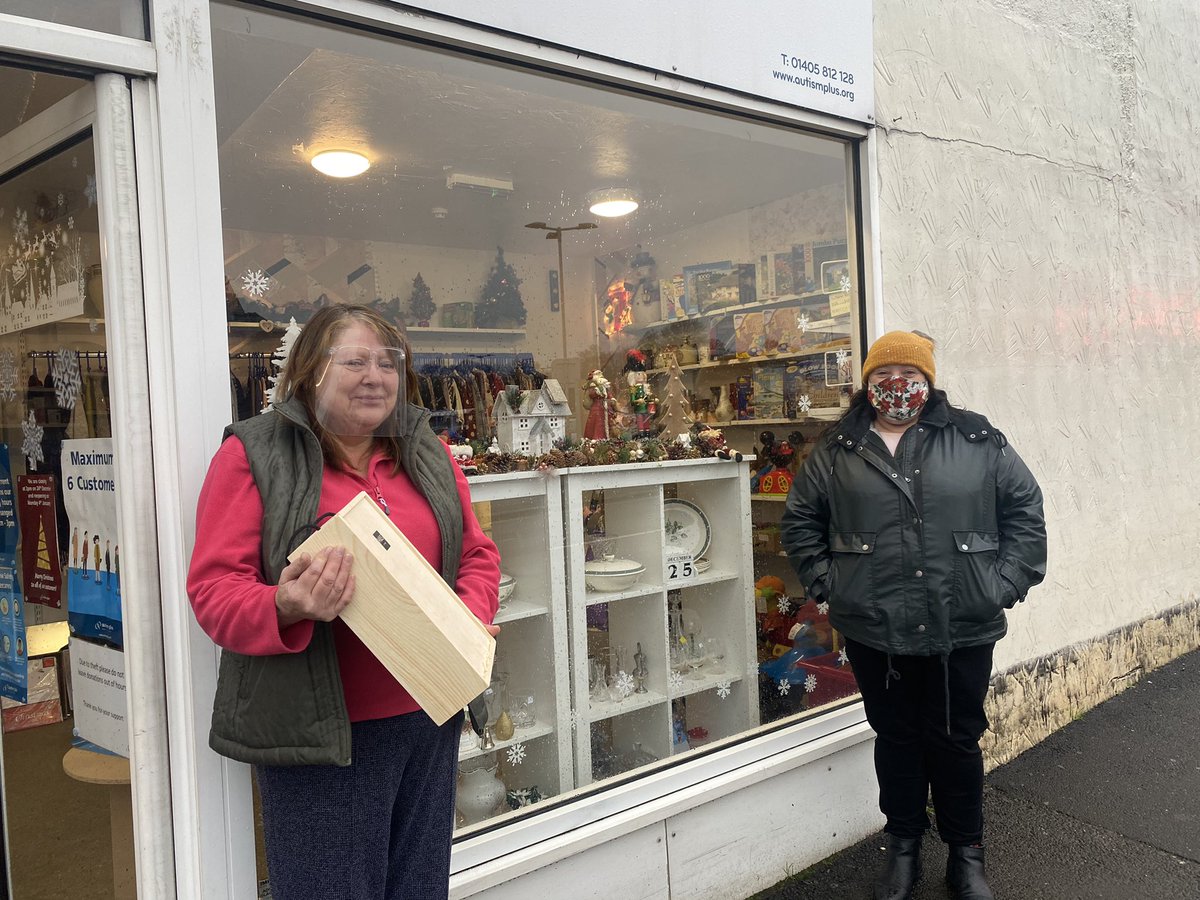 ThorneLabour's tweet photo. Thorne Moorends Town Council Christmas Window Competition Results. Well done Toggs 2nd & 3rd Autism Plus 👏🏻👏🏻 prizes presented by the Mayor @Craig_doncaster & Dep Mayor @SusanJDurant Winners announcement shortly #FestiveWindows #ChristmasIsComing #Community 🎅🏻🤶🏻☃️🌲❄️ https://t.co/jIi0rJVqth