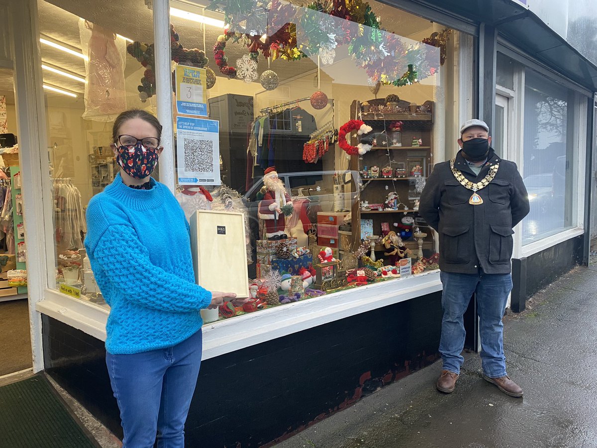 ThorneLabour's tweet photo. Thorne Moorends Town Council Christmas Window Competition Results. Well done Toggs 2nd & 3rd Autism Plus 👏🏻👏🏻 prizes presented by the Mayor @Craig_doncaster & Dep Mayor @SusanJDurant Winners announcement shortly #FestiveWindows #ChristmasIsComing #Community 🎅🏻🤶🏻☃️🌲❄️ https://t.co/jIi0rJVqth