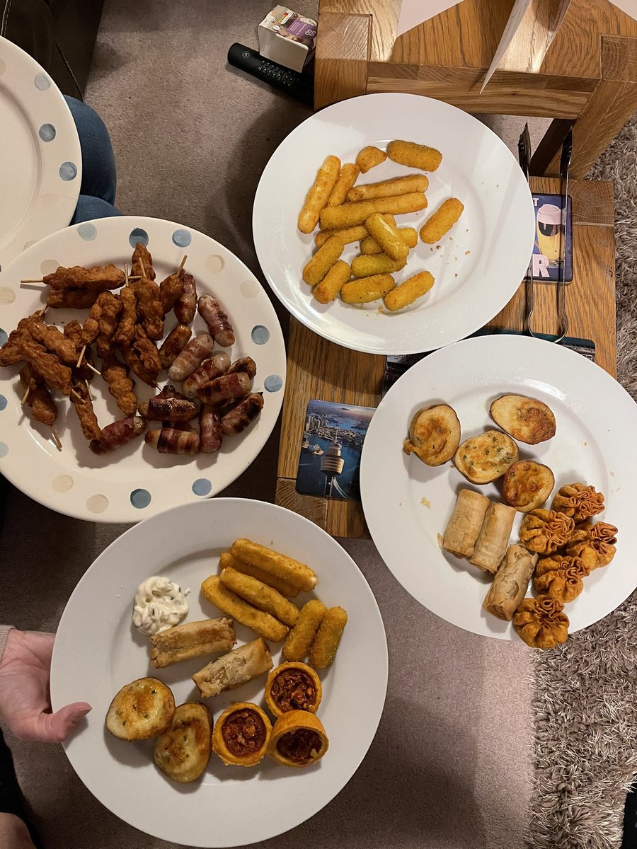 MichelleeeAllen's tweet photo. @jordannorth1 my mum Cathy is the ultimate queen of a beige festive picky tea 😍 https://t.co/gkHKSCfxSO