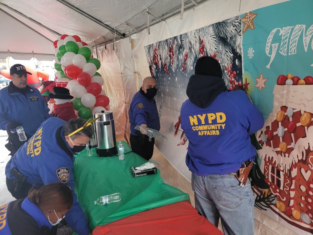 NYPDPBBronx's tweet photo. #HappeningNow we are getting ready for Winter Wonderland in Claremont Village in the #Bronx https://t.co/TsggzwQkaS