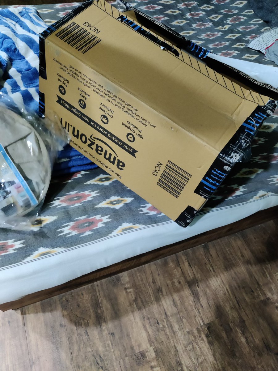 Shr1_am's tweet photo. This is thoroughly disappointing @amazonIN. In its obsession of "Customer Delight" points, Amazon's violating nature big time. A packaging that could easily fit 10 laundry bags like the one I ordered. Is being eco-friendly a thing of past now? https://t.co/VybZamopDO
