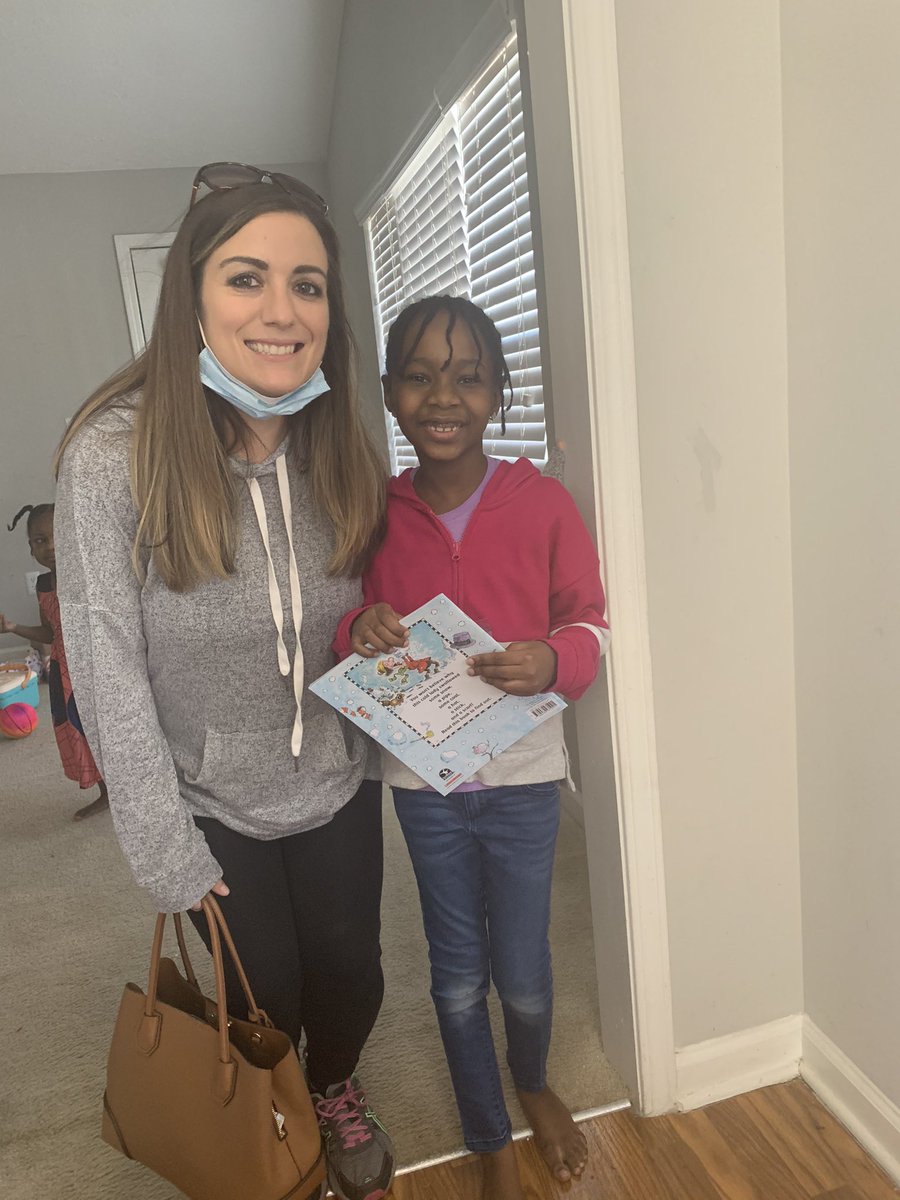 Urrica_Teaches's tweet photo. Was so happy to drop some gifts off to my sweet virtual kiddos today. They have worked so hard adapting to this new “normal”. I am so proud of them!! #VirtualTeacher #ISESstrong @PrincipalSWhite @IsonSpringsES @SSEFGeorgia https://t.co/uVieRjZxM5