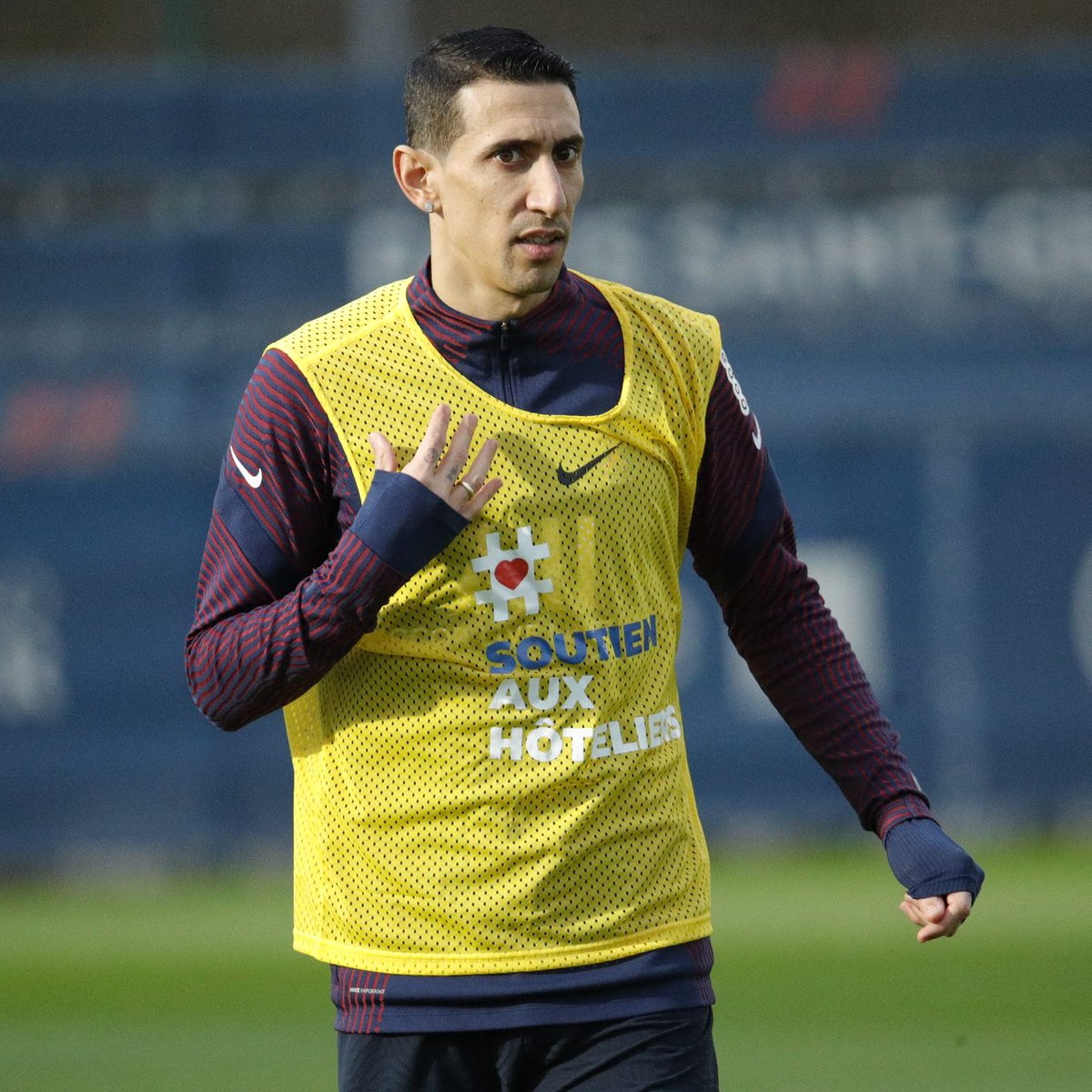 PSGindonesia's tweet photo. 🔝📷
Sesi latihan terakhir di Ooredoo pada tahun 𝟐𝟎𝟐𝟎 sebelum #PSGRCSA ⚽️
#SoutienAuxHoteliers #WeSupportHotels 👕 @All
🔴🔵 #ICICESTPARIS
https://t.co/VdG8mZdaDt