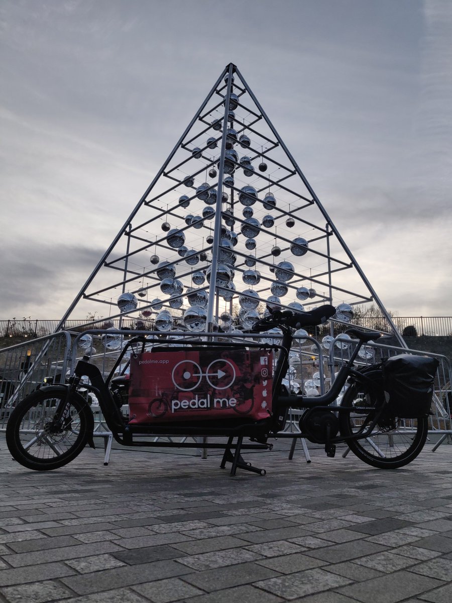 pedalmeapp's tweet photo. You can find all kinds of beautiful objects around the city πΌ
#pedalme #cargobike #metaltree https://t.co/4TfRoyVjQn