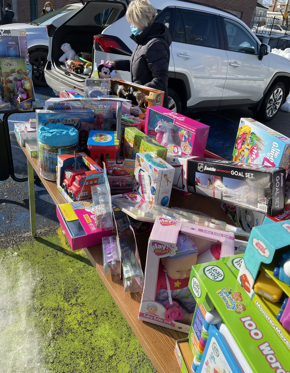 jjchittick's tweet photo. A HUGE THANK YOU to our community partners for a successful holiday food &amp; toy drive. We appreciate all of your support during these difficult times!!♥️ https://t.co/oe5q43oTjC