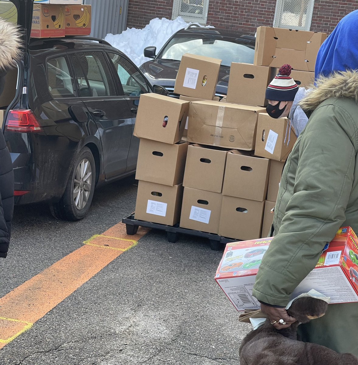 jjchittick's tweet photo. A HUGE THANK YOU to our community partners for a successful holiday food &amp; toy drive. We appreciate all of your support during these difficult times!!♥️ https://t.co/oe5q43oTjC