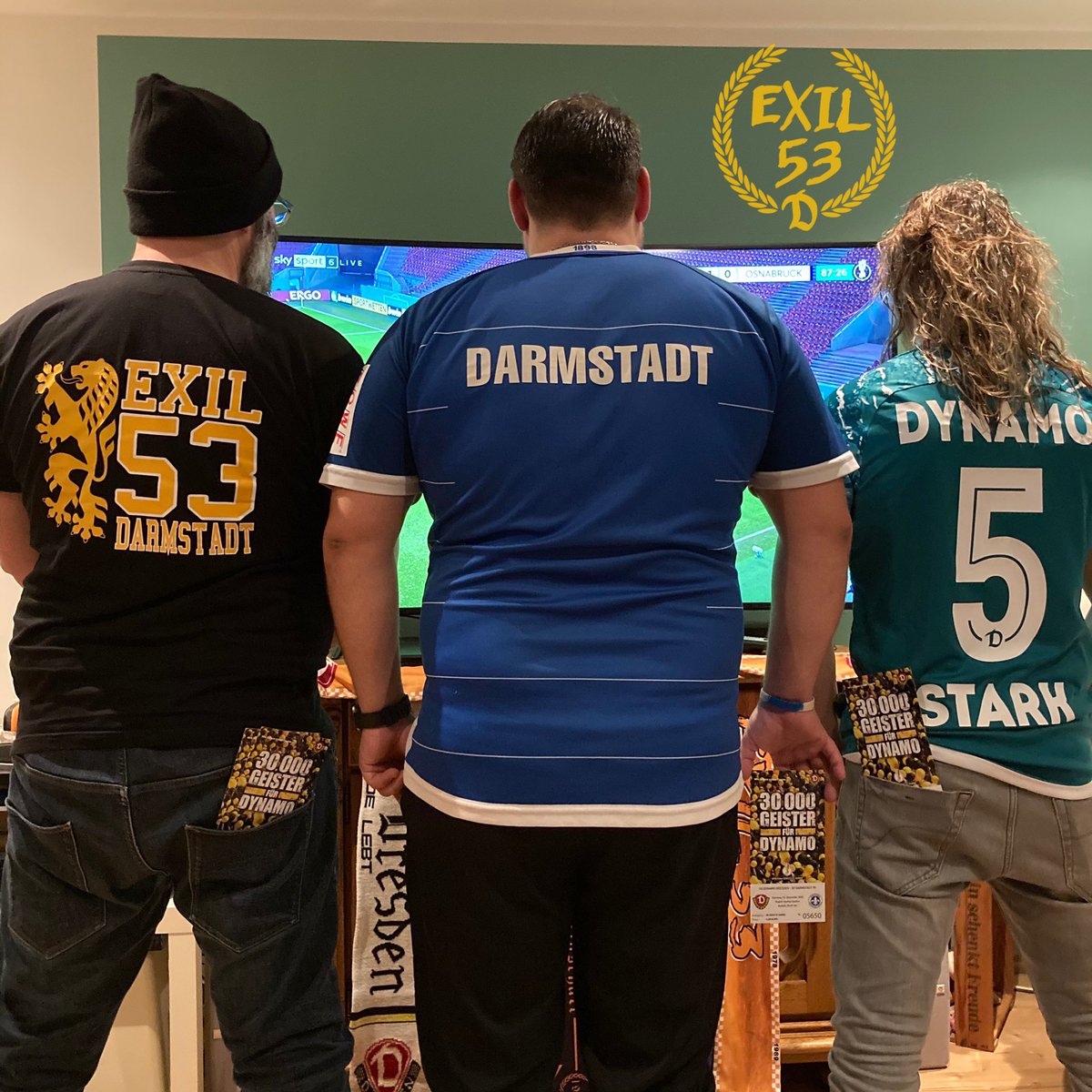 exil53's tweet photo. Ein besonderes Fußballspiel in besonderen Zeiten @sv98 @DynamoDresden #sgd1953 #SGDSVD #ImGeisteDabei #EXIL53 https://t.co/uV2Wk72SOd