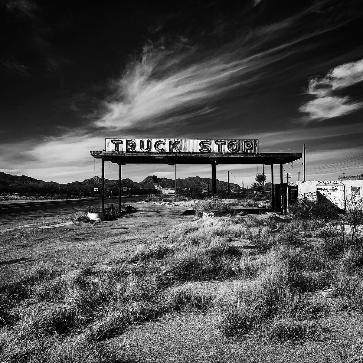 bobdavispodcast's tweet photo. What’s it like being alone and doing the nomad experience. Join me at a lonely truck stop in New Mexico for a podcast on solstice and conjunction night. Click on the pic or link for the podcast and please RT.
https://t.co/hhMG4esp6M https://t.co/81PZV2KwBb