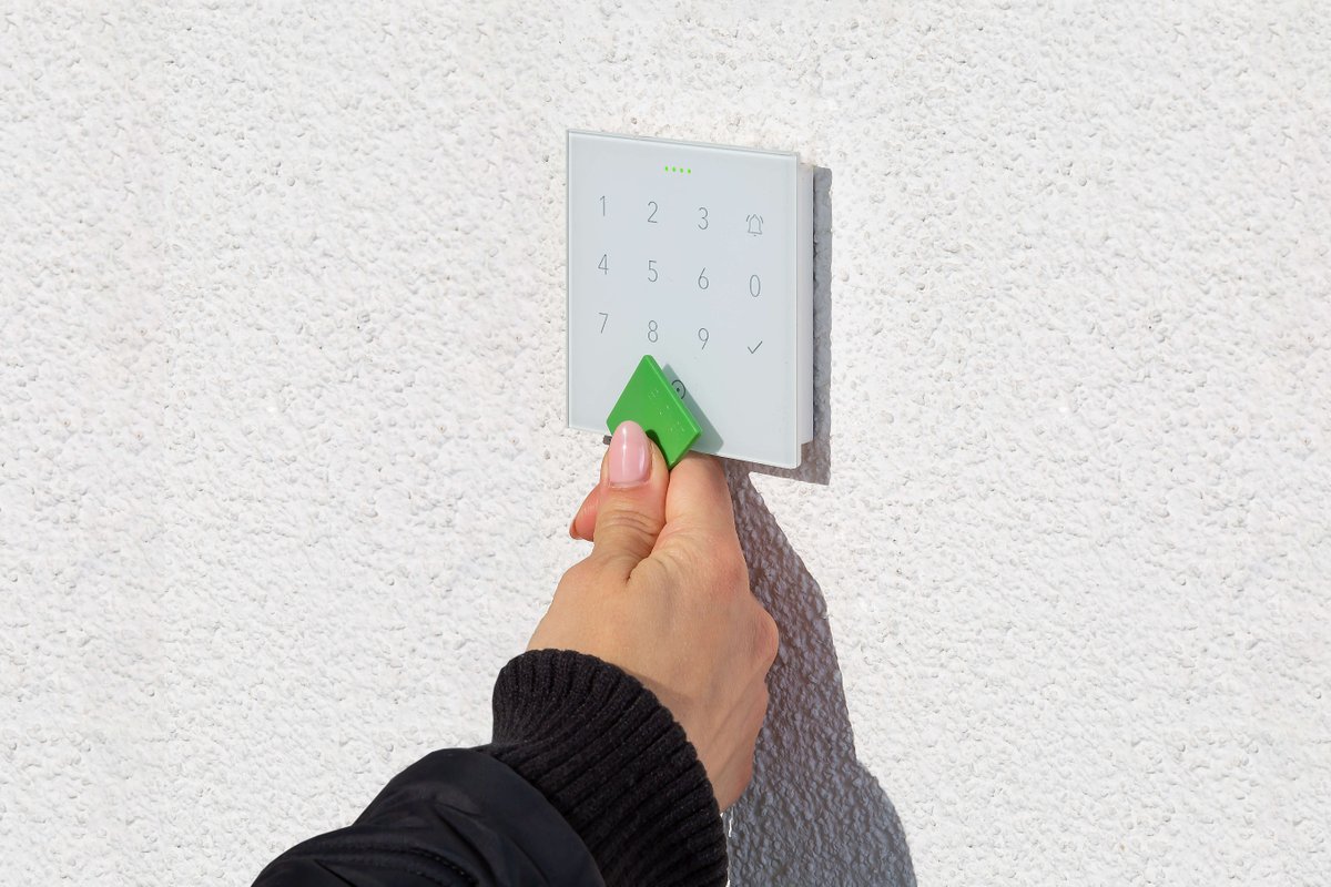 LoxoneUK's tweet image. 💚NFC Code Touch appreciation post 💚 

Benefit from:
- Keyless Access 🔑❌
- One-time codes 1️⃣
- Time-based codes ⏱

Plus it&apos;s easy on the eyes 😍