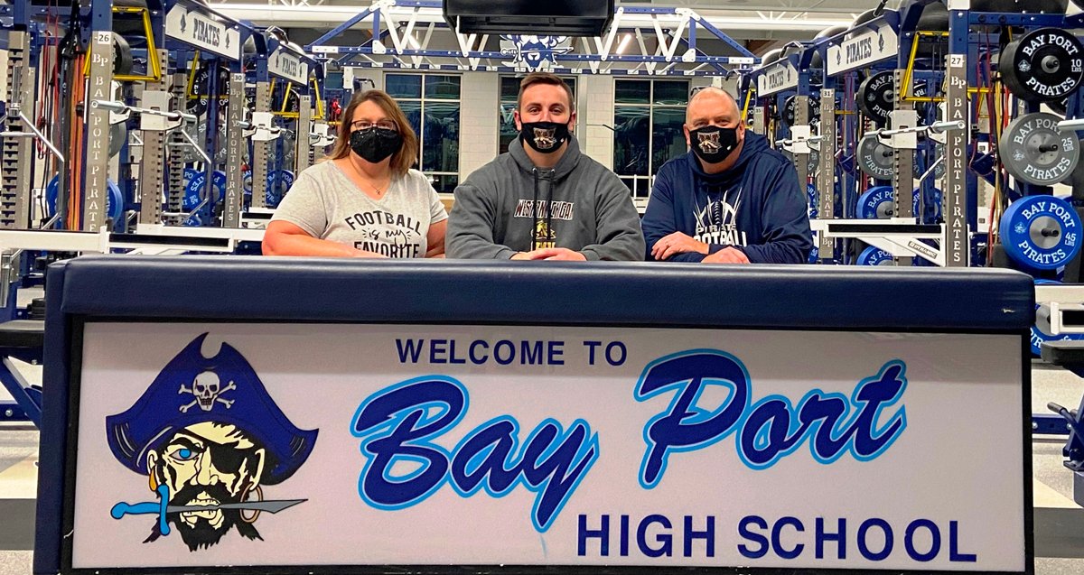 Bay Port's Calvin Muraski, a 6-foot-8, 305-pound offensive tackle, who recently signed his NLI to play football at Western Michigan, said the recruiting process was like dating: "It was fun at first, but then it got tiring." Read the full article here. 
gopresstimes.com/2020/12/20/mur…