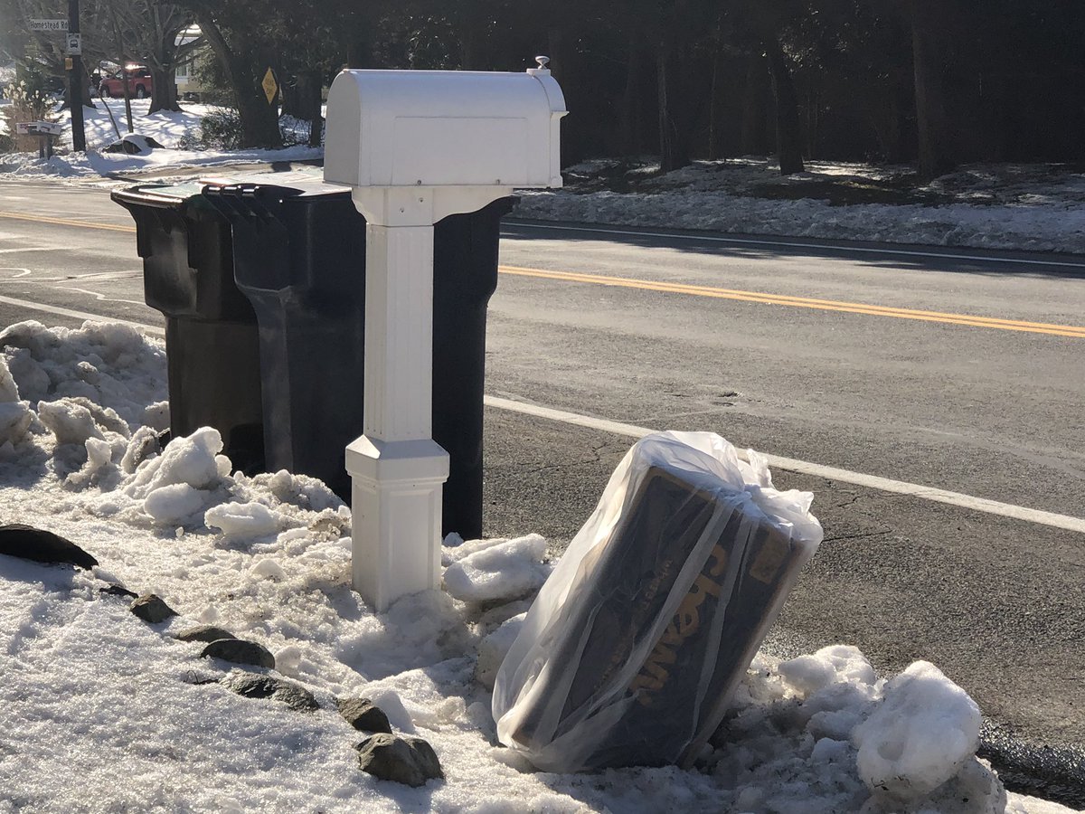alicearose's tweet photo. @FedEx is this really an acceptable place to DUMP my packages from @Chewy and @JJillStyle? your “customer service@ rep “Boris” says it’s up to the driver! Really? It’s a major road and BTW @UPS @usps drive up the driveway and deliver to the door! #yourservicesucks https://t.co/EVMlsPs8f7