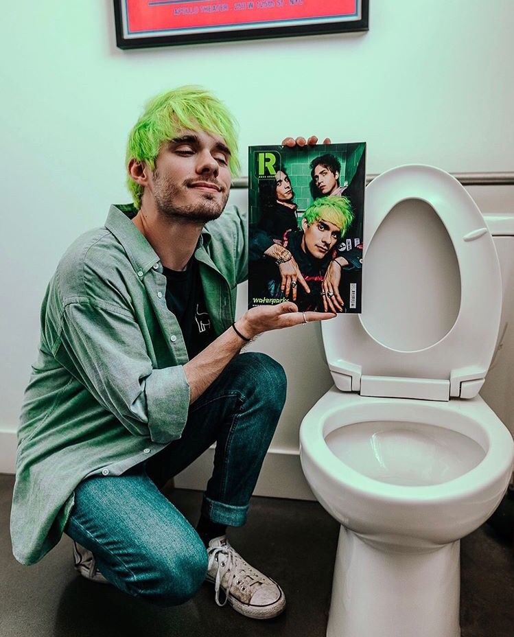 Awsten knight with toilets - a thread for  @telephonelftv because she was talking about making one but never did