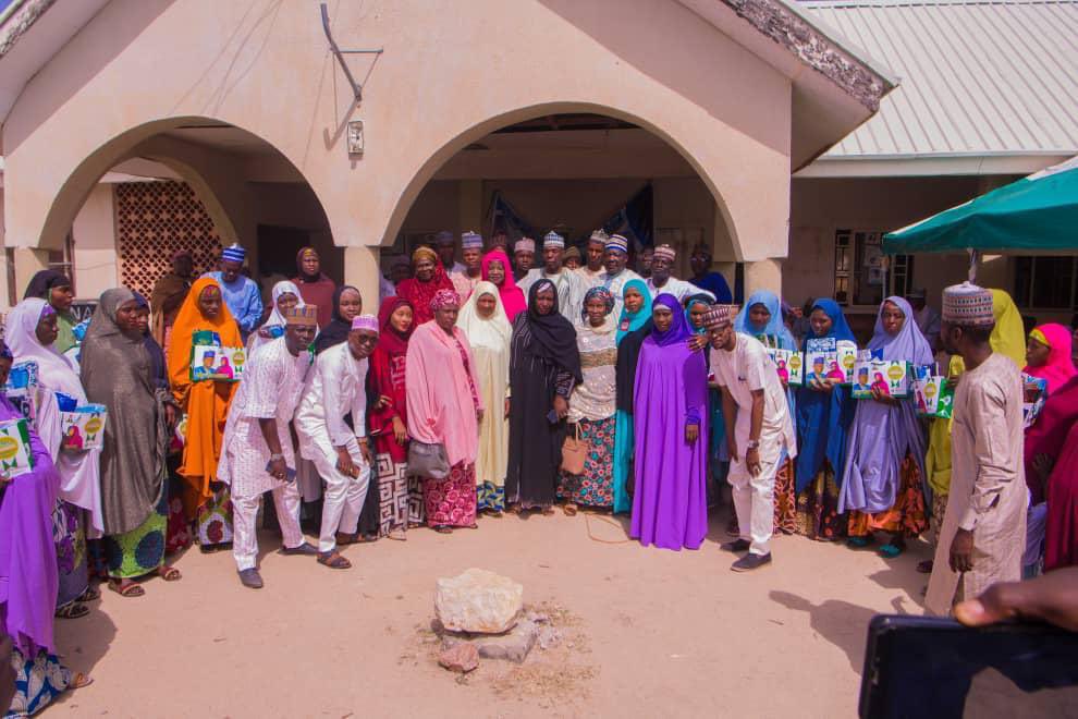 AishaMatawalle's tweet photo. Mama Kit Distribution comes to an end with additional 5 Local Governments benefiting,adding to the previous 9 Local Governments,making it a Total of 14 Local Governments,The latest beneficiaries are K Namoda , Maradun, Zurmi ,Shinkafi and Gummi 

Thread https://t.co/NBJheuikdr
