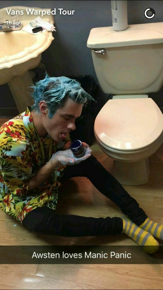 Awsten knight with toilets - a thread for  @telephonelftv because she was talking about making one but never did