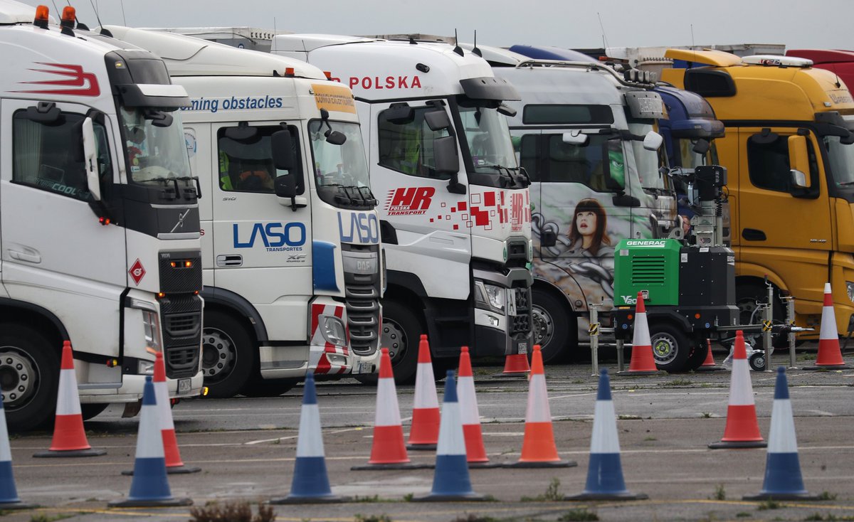 radionewshub's tweet photo. A mass testing programme for HGV drivers will get underway to alleviate congestion at ports after an agreement was reached to reopen the border between France and the UK.

#RNHTweets https://t.co/7wrt7DuvIA