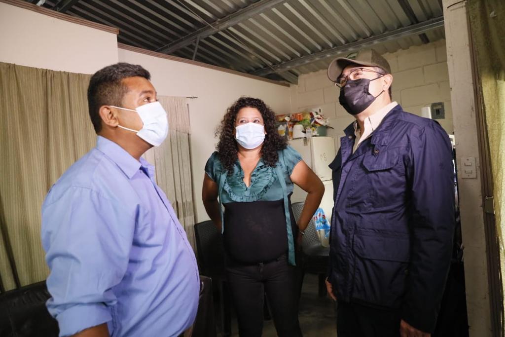 Trabajo_hn's tweet photo. HOY.- El Pdte. @JuanOrlandoH entrega 51 viviendas en la residencial Las Minas de El Progreso, a familias que vivían en zonas de riesgo en los bordos del Río Blanco.

Son 282 viviendas que serán donadas por el Gobierno de la República, a través de @conviviendahn #NoEstanSolos https://t.co/iwwPVqQ40S