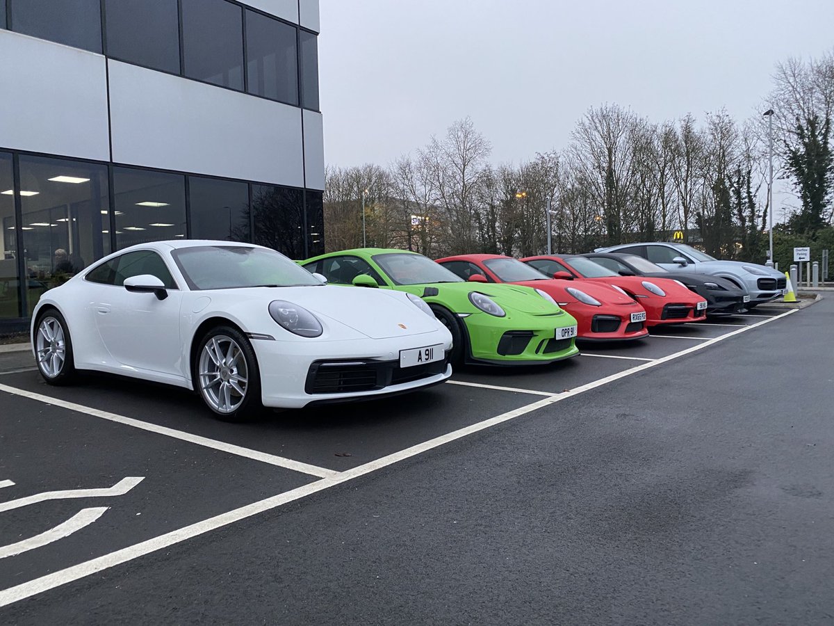 Great line up of famous cars ⁦<a href="/AutoPap/">AutoPap</a>⁩ ⁦<a href="/HA11NNH/">Hannah</a>⁩