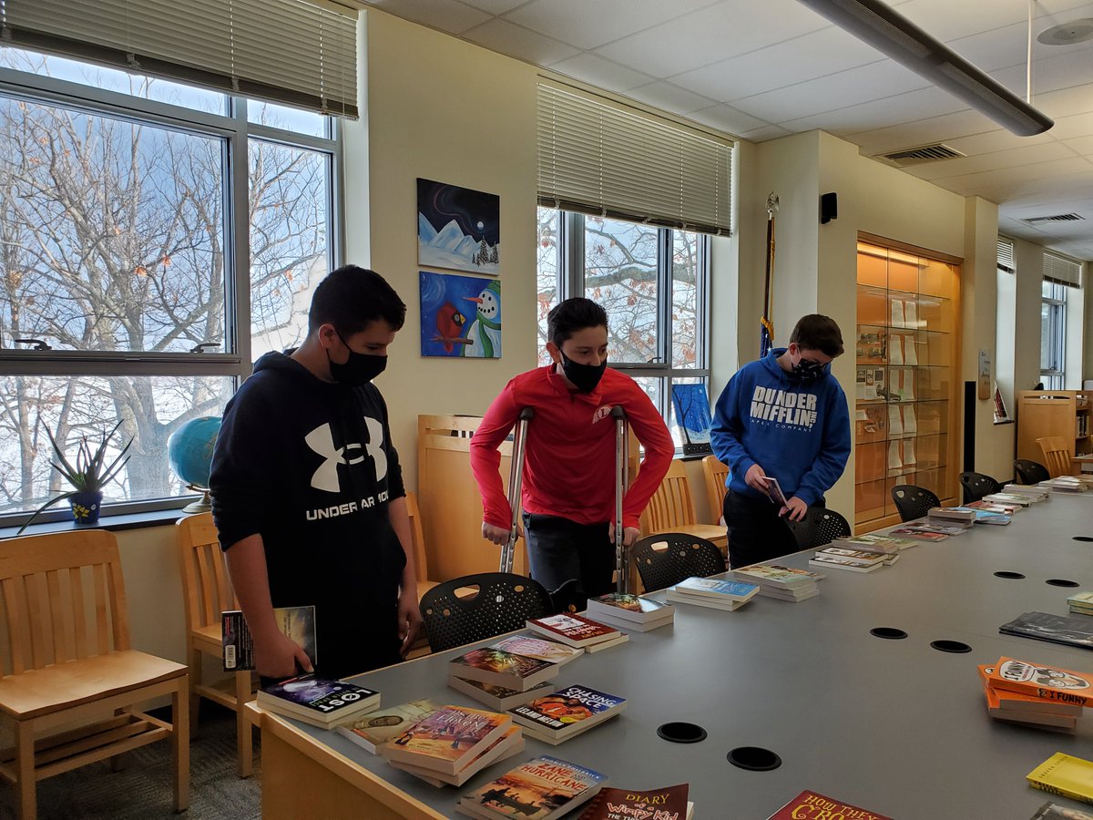SachemLib603's tweet photo. Thanks to @cliforg,  we were able to give each student two books to take home! Happy reading! @LMSachems https://t.co/46jkpyNrCD
