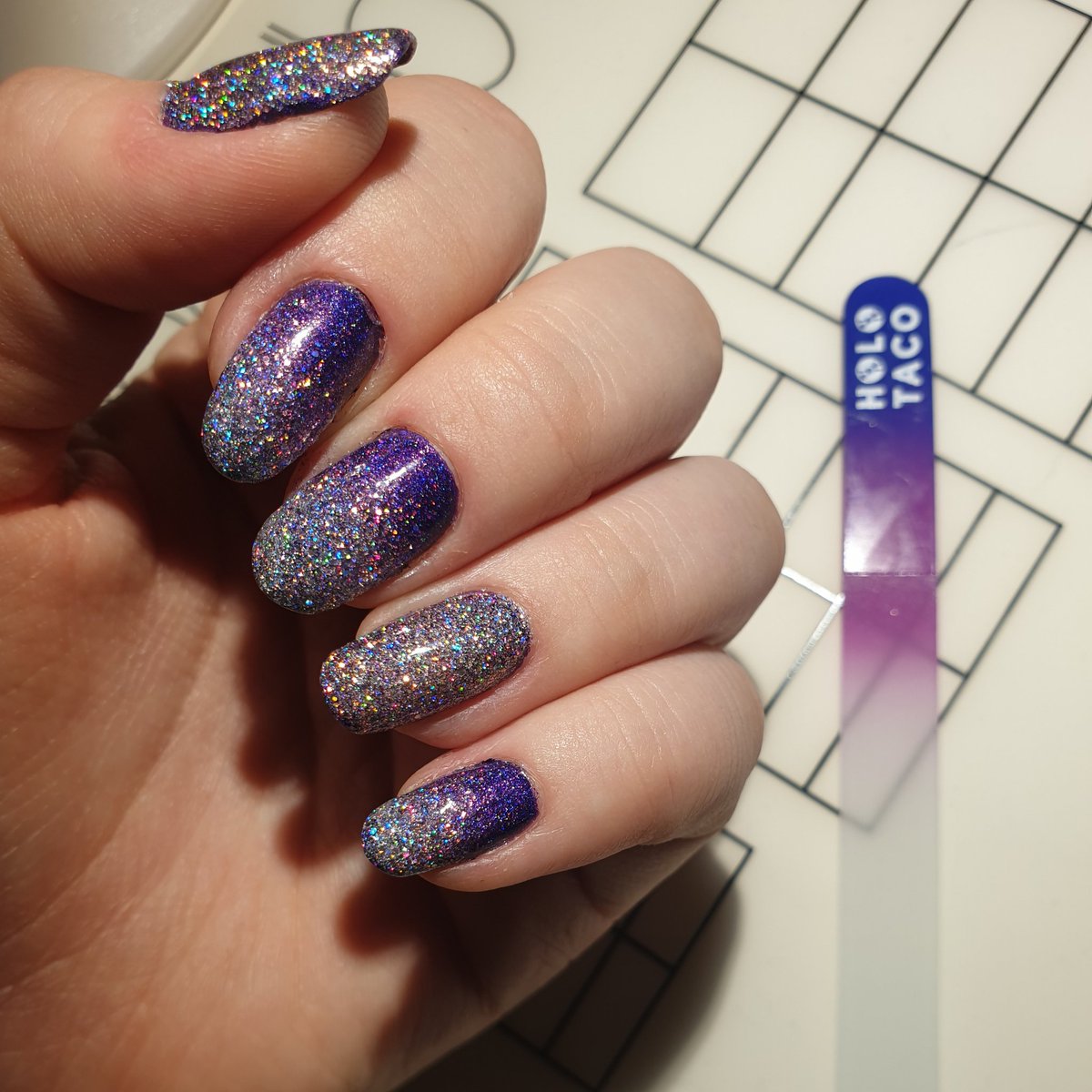 ktea_nails's tweet photo. Well.... that didn't go as planned! A little messy and thick but I'm gonna leave it on for the Christmas days. I'm happy with the image in my head. 💜💖🤍

Used #purpleslushie #menchiethecat and #rainbowsnow by @holotaco @nailogical https://t.co/M3HVAaYWi7
