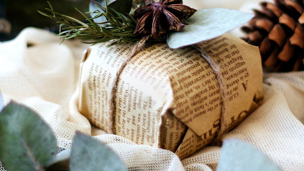 kabtweet's tweet photo. #HolidayTip: Reuse newspaper and paper bags in place of wrapping paper. Take the final step and recycle the paper afterwards. #reducereuserecycle #BeRecycled https://t.co/TmprFEpEYy